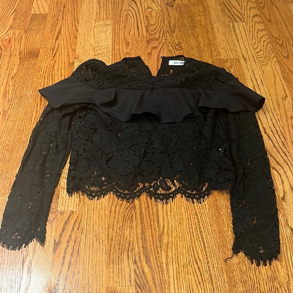 Do + Be Woman’s Black Lace Ruffle Top Size S